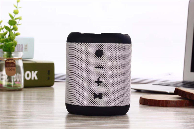 Mini altavoz Bluetooth portátil con cordón